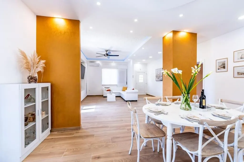 别墅 法扎纳House With Private Pool 150 M From Sea!别墅