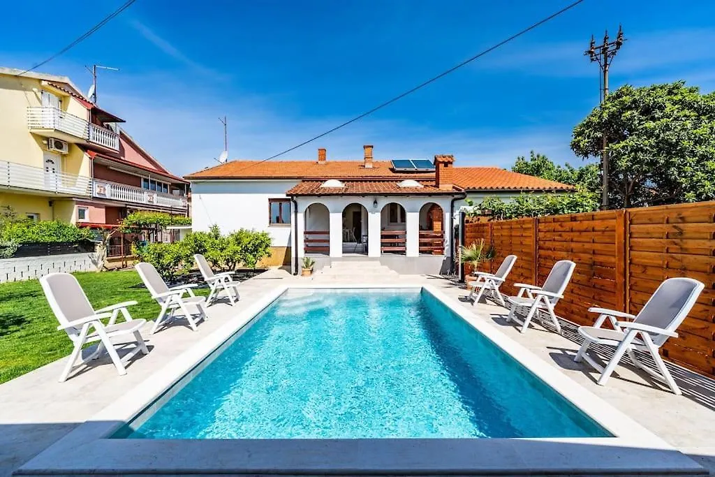 House With Private Pool 150 M From Sea! Villa Fazana
