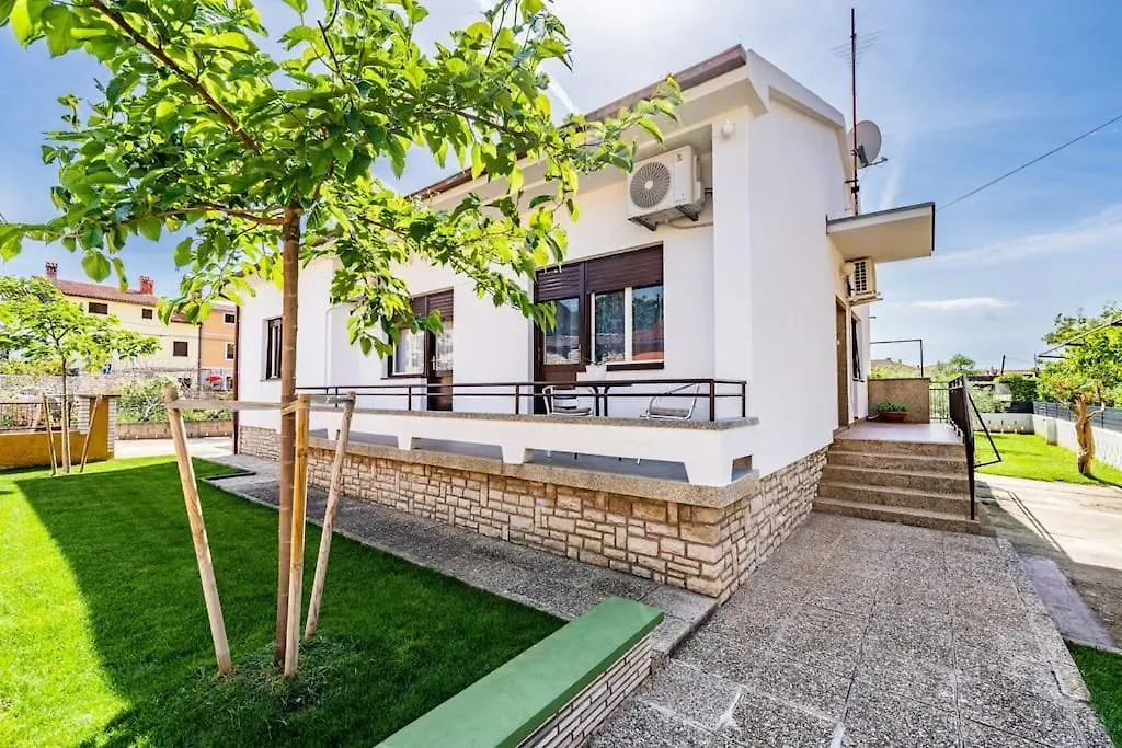 别墅 法扎纳House With Private Pool 150 M From Sea!别墅
