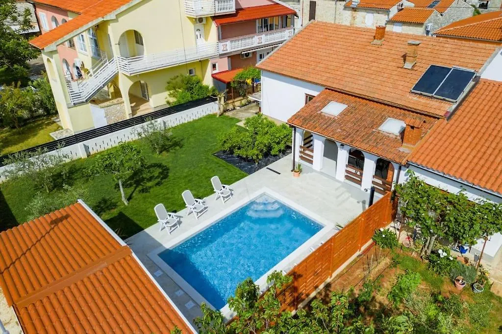 House With Private Pool 150 M From Sea! Villa Fazana